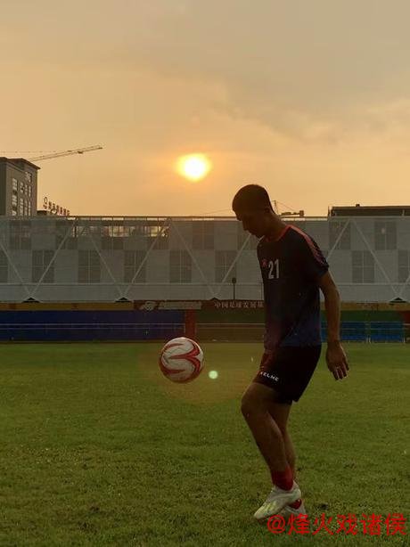 25岁职业球员转行卖肠粉:对中国足球失去信心 25岁职业球员转行卖肠粉:对中国足球失去信心