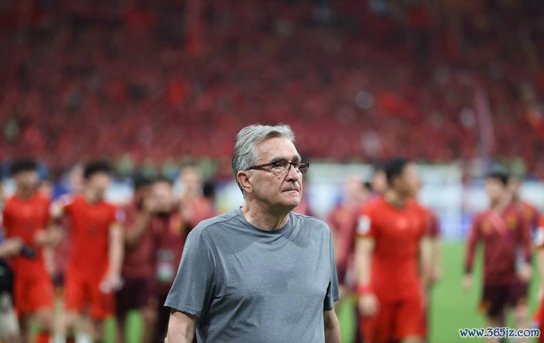 足球之夜：国足教练团队年薪预算定在100万至120万欧元