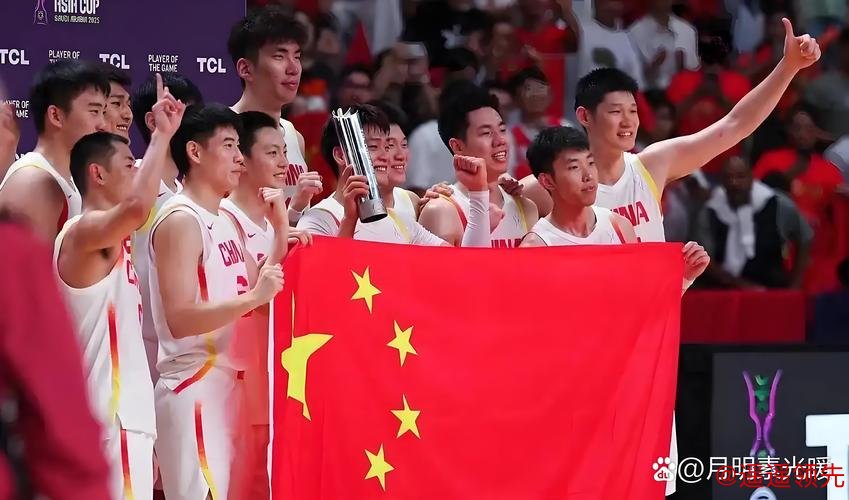 CBA新赛季中国男篮13位国手全面亮相，胡金秋廖三宁张镇麟数据各异引热议，场均得分篮板助攻差距大反映实力分化